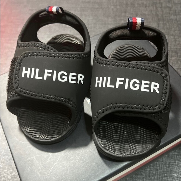 Tommy Hilfiger Boys Strap sandal (Black)  Size 6C - Picture 1 of 2
